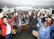 Motoristas e cobradores de ônibus de SP aprovam greve na segunda, dia 6