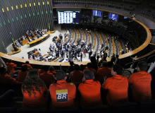 Entrega do pré-sal deve ser votada hoje