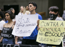 Sob tensão, Câmara discute manifestações políticas em escolas de Porto Alegre