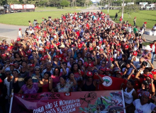 Mulheres sem terra ocupam fábrica da Suzano na Bahia