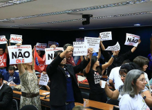 Organizações lançam manual de defesa dos professores e contra 'lei da mordaça'