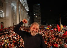 "Se alguém quer ser presidente, que me derrote no voto", diz Lula a prefeitos