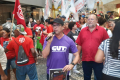 Protesto em Aracaju cobra taxação das grandes fortunas fim da escala 6x1