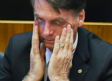 Em propaganda fake, Bolsonaro fala com pessoas de banco de imagens