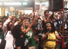 Manifestantes ocupam avenida Paulista e perguntam: "Quem mandou matar Marielle?"