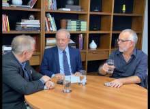 “Não precisa ser lambe-botas”, diz Lula sobre apoio de Bolsonaro aos EUA