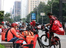 Sindicatos na Espanha e greve de entregadores no Brasil