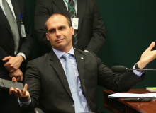 Eduardo Bolsonaro e mais cinco deputados recebem auxílio moradia acima da média