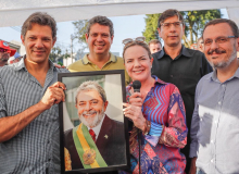 PT reafirma candidatura de Lula e apresenta estrutura de plano de governo