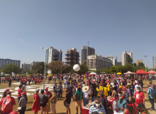Ato em Brasília reúne defensores da democracia e de um país mais justo