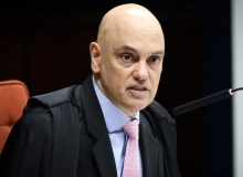 Moraes acusa Bolsonaro de líder de organização criminosa. Julgamento prossegue