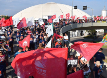 Em greve há 53 dias, professores do MT denunciam arbitrariedades do governo