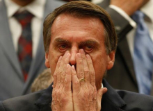 Popularidade de Bolsonaro despenca entre dezembro e abril
