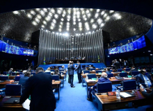 Câmara deve votar na quarta (14) PEC que garante os R$ 600 do Bolsa Família