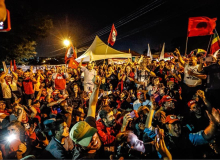 Há um mês em Curitiba, militantes reafirmam: só sairemos daqui com Lula Livre