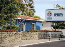 Servidores de Maceió protestam contra a suspensão do repasse ao IPREV