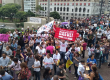 Greve de servidores cresce e prefeito tenta desqualificar movimento