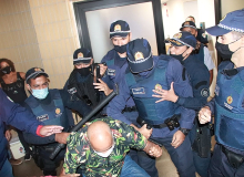 PM reprime com gás de pimenta trabalhadores do BB durante paralisação em Brasília