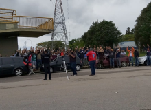 Sem salário, trabalhadores da Método Potencial mantém greve na Revap