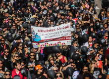 Em Curitiba, servidores suspendem greve, mas mantêm luta