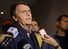 Bolsonaro vacila diante da violência de seus apoiadores