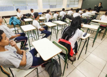 Alesp aprova abono a professores, mas recusa inclusão de aposentados e outros grupos