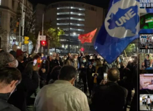 Ato em Porto Alegre mobiliza comunidade da UFRGS e acende luzes pela democracia