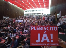 Ato na AL-RS defende plebiscito sobre venda da CEEE, Sulgás e CRM