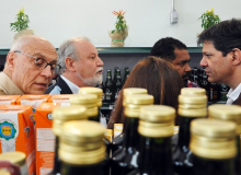 SP: brechó da democracia neste sábado levanta recursos para vigília em Curitiba