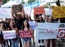 Jornalistas de Alagoas rejeitam proposta de redução de salários e mantêm greve