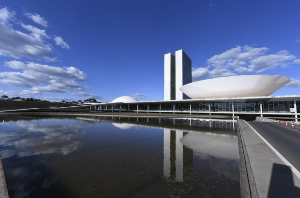 Ao vivo: acompanhe a votação do fim da escala 6x1 no Senado