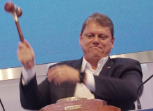 Tarcísio quer fechar a FURP,  fábrica de remédios distribuídos de graça em SP