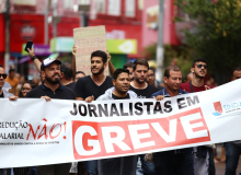 No 7º dia de greve, jornalistas alagoanos fazem passeata no centro de Maceió
