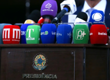 Violência contra jornalistas diminui, mas censura e assédio judicial estão em alta