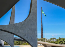 Lula sanciona lei que estrutura carreira e reajusta salários dos servidores