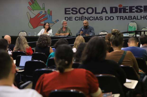 Comunicação popular e disputa digital marcam debate no Enacom da CUT