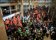Greve contra a reforma da Previdência paralisa Paris