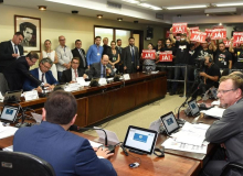 RS: Base aliada do governador aprova na CCJ fim do plebiscito sobre privatização