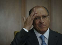 Alckmin adia 'reorganização'. Quem acredita nele?