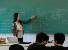 Professora da rede privada tem direito a hora extra por trabalhar no intervalo