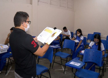 Aulas presenciais trazem riscos: como proteger alunos, professores e familiares