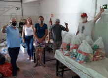 CUT-RS e sindicatos abrem 2021 com entrega de cestas básicas para famílias carentes