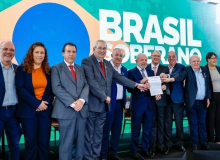 CUT e demais centrais entregam propostas a Lula para enfrentar tarifaço de Trump