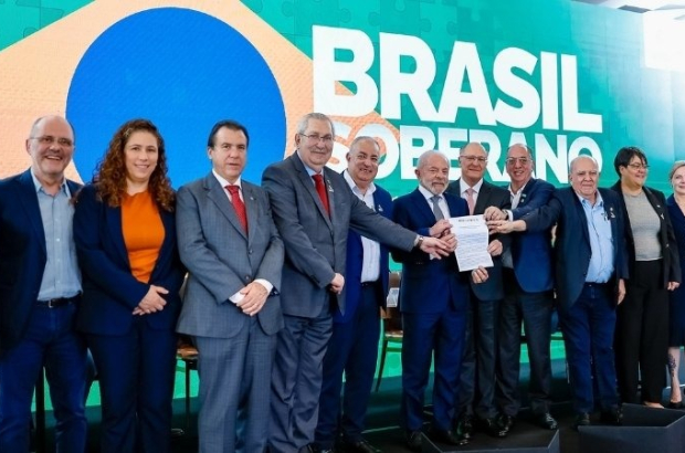 CUT e demais centrais entregam propostas a Lula para enfrentar tarifaço de Trump