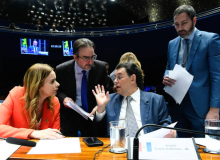 Reforma tributária passa nos dois turnos no plenário do Senado e volta para a Câmara