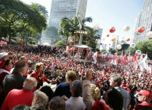 Dilma anuncia correção do IR e aumento em programas sociais