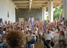 Trabalhadores da educação de MG aprovam greve por tempo determinado