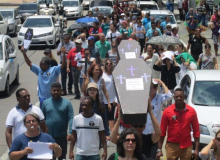 Servidores de PE protestam contra condições indecentes