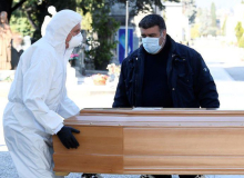 Em SP, sindicato luta para colocar sepultador na lista de prioridade da vacinação