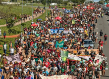 Indígenas de todo o Brasil ocupam a Esplanada dos Ministérios